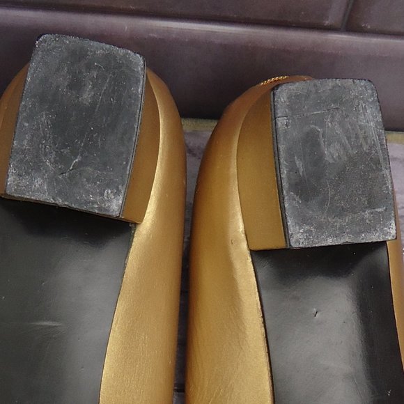 SIZE 7.5. Stuart Weitzman VTG gold /metallic leather shoes. - Picture 15 of 16